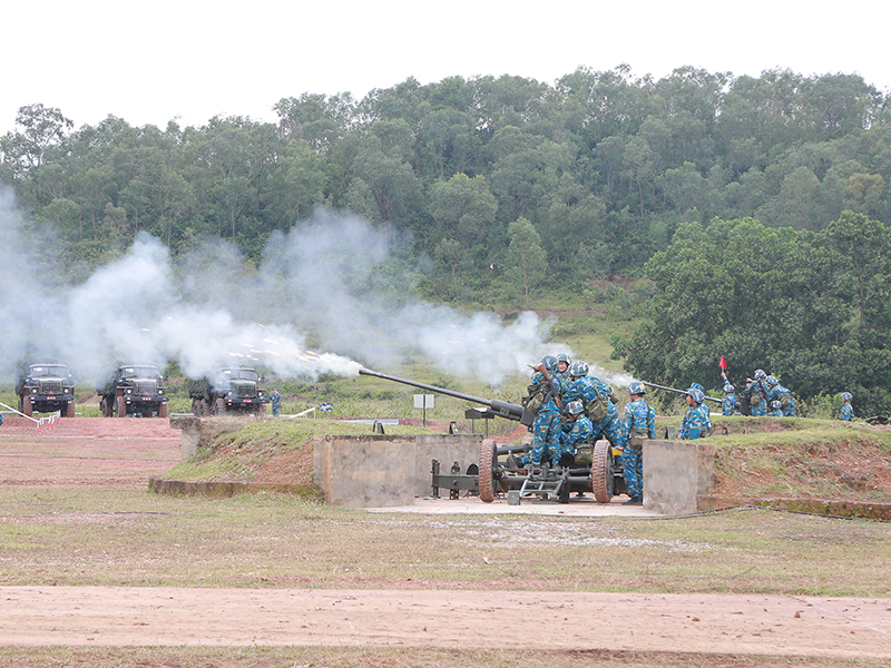 Tiếp thêm động lực, niềm tin cho bộ đội trên thao trường