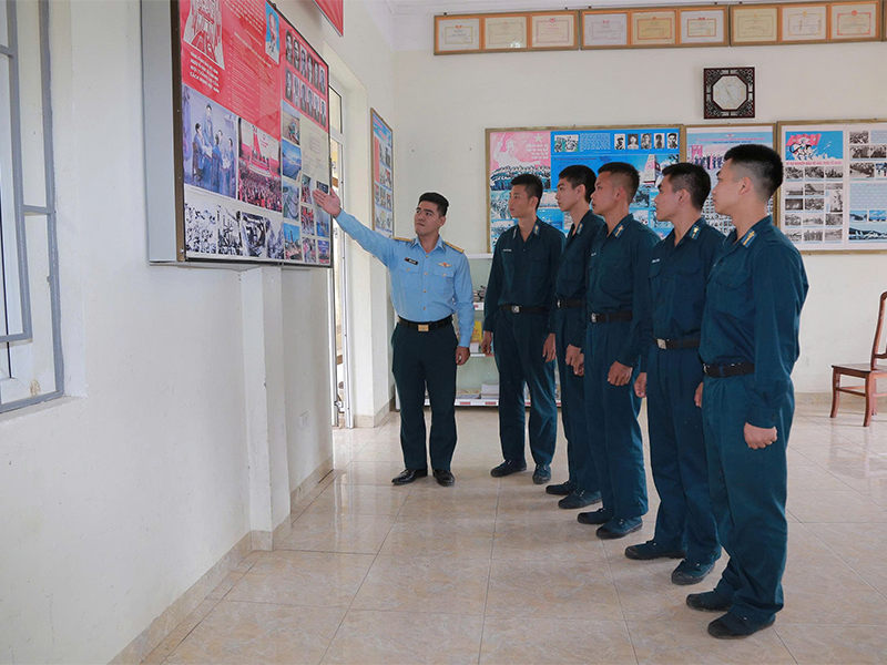 Lính canh trời vùng biên