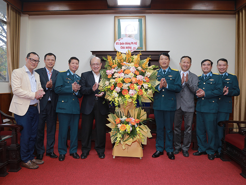 Quân chủng Phòng không - Không quân chúc mừng Ngày Nhà giáo Việt Nam 20-11