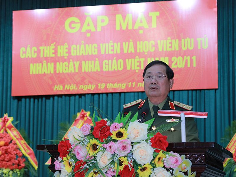 Học viện Phòng không - Không quân gặp mặt các thế hệ giảng viên và học viên ưu tú nhân Ngày Nhà giáo Việt Nam 20-11