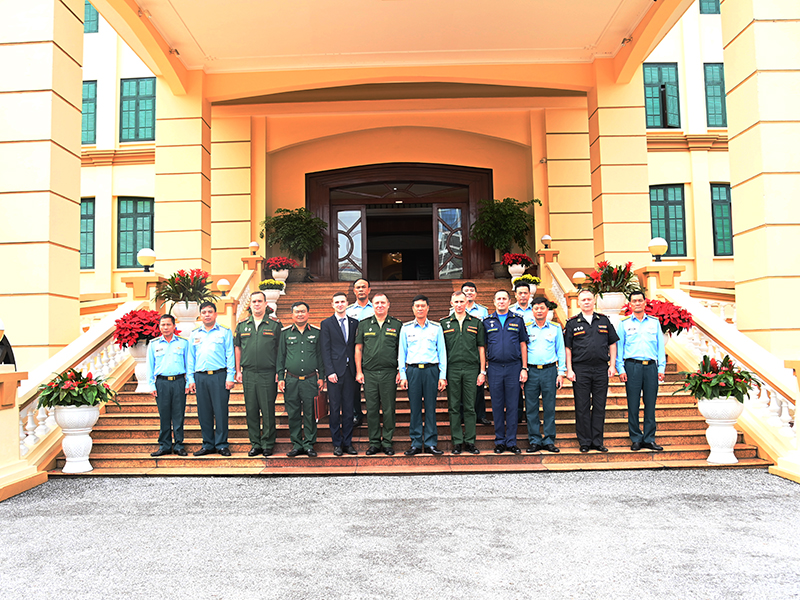 Đoàn Trung tâm quốc gia Quản lý quốc phòng Nga thăm và làm việc tại Quân chủng Phòng không - Không quân