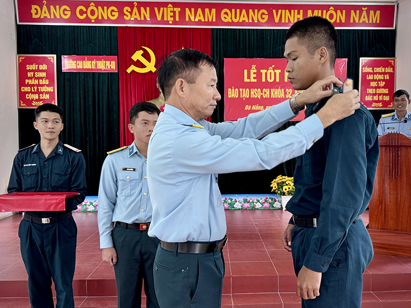 Trường Cao đẳng Kỹ thuật Phòng Không - Không quân tổ chức Lễ Tốt nghiệp Khóa đào tạo Hạ sỹ quan-Chỉ huy năm 2025