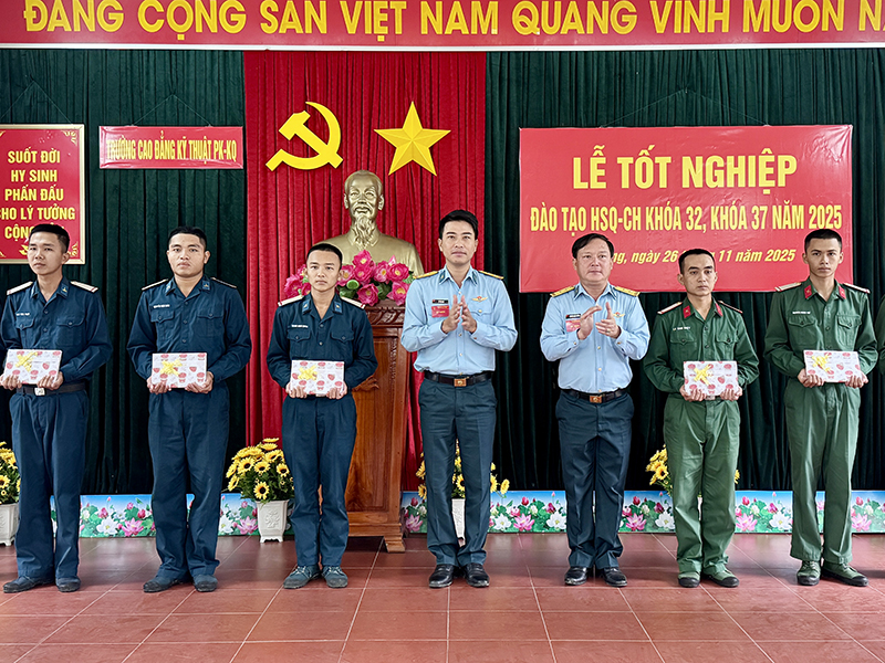 Trường Cao đẳng Kỹ thuật Phòng Không - Không quân tổ chức Lễ Tốt nghiệp Khóa đào tạo Hạ sỹ quan-Chỉ huy năm 2025