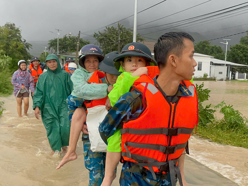 Vững tâm trước “bão thông tin” về tình hình mưa lũ ở Nam Trung Bộ