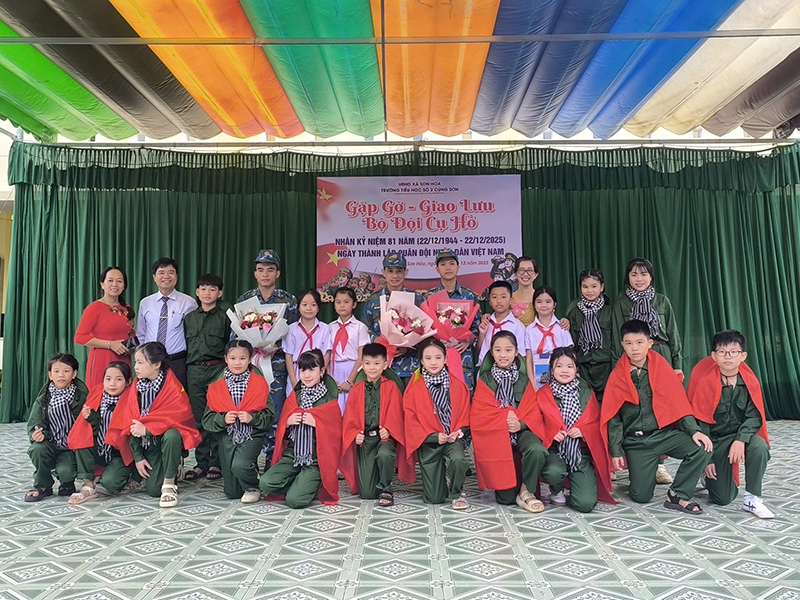 Ng&agrave;y hội quốc ph&ograve;ng to&agrave;n d&acirc;n tr&ecirc;n v&ugrave;ng rốn lũ