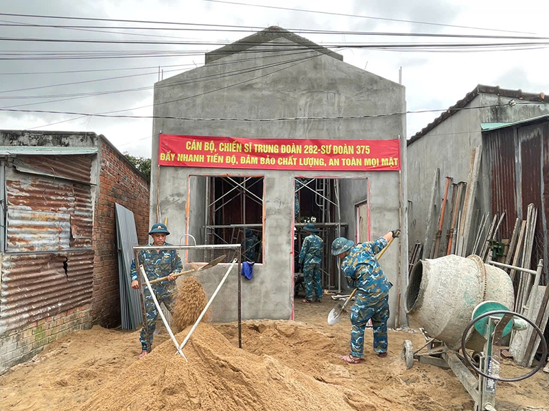 Ng&agrave;y hội quốc ph&ograve;ng to&agrave;n d&acirc;n tr&ecirc;n v&ugrave;ng rốn lũ