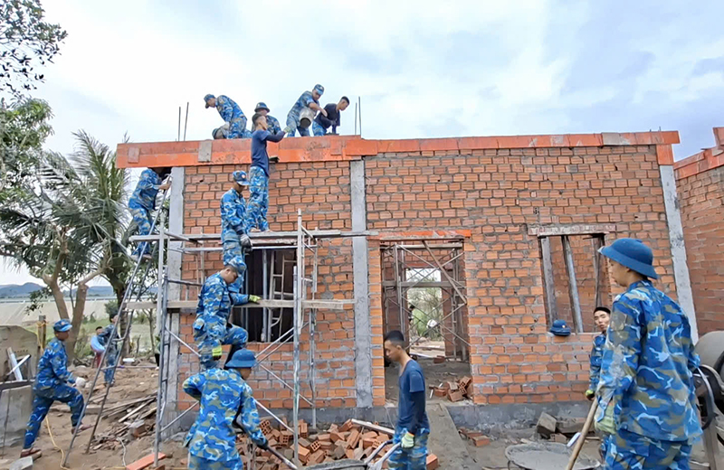 Ng&agrave;y hội quốc ph&ograve;ng to&agrave;n d&acirc;n tr&ecirc;n v&ugrave;ng rốn lũ