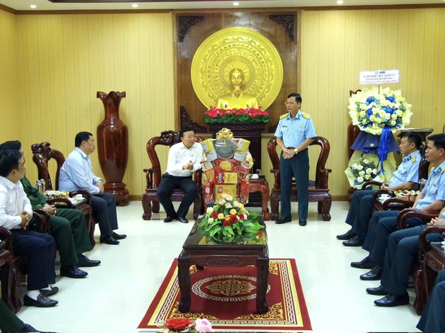 Phó Chủ tịch UBND tỉnh Khánh Hòa thăm, chúc mừng Sư đoàn 377