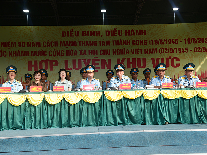 Trung tướng Trần Ngọc Quyến - Chính ủy Quân chủng PK-KQ thăm, kiểm tra, động viên lực lượng làm nhiệm vụ A80