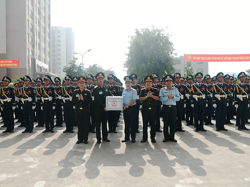 Trung tướng Trần Ngọc Quyến - Chính ủy Quân chủng PK-KQ thăm, kiểm tra, động viên lực lượng làm nhiệm vụ A80