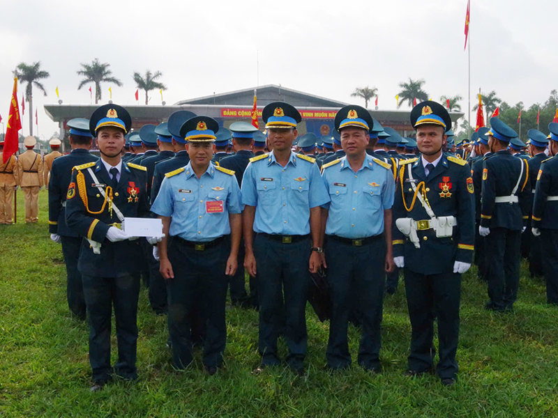 Lữ đoàn Thông tin 26 thăm, động viên lực lượng A80