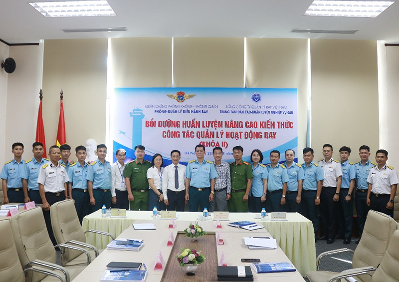 Trung tâm Đào tạo - Huấn luyện nghiệp vụ Quản lý bay tổ chức thành công khóa bồi dưỡng nâng cao kiến thức quản lý hoạt động bay hàng không dân dụng