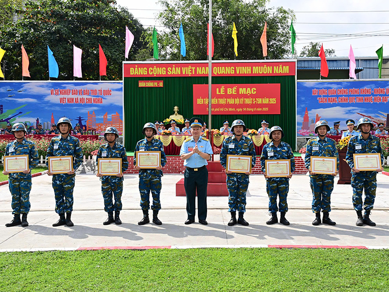 Quân chủng Phòng không - Không quân Bế mạc Diễn tập chiến thuật phân đội kỹ thuật tên lửa Phòng không S-75M năm 2025