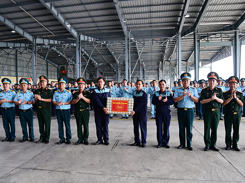 Bộ Quốc phòng kiểm tra công tác kỹ thuật phục vụ nhiệm vụ A80 tại các đơn vị Không quân thuộc Quân chủng PK-KQ