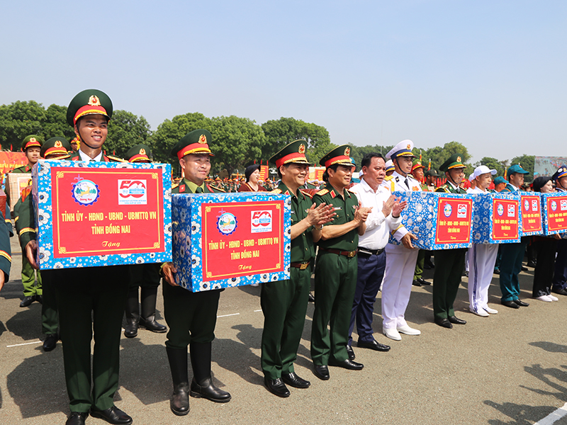 Đại tướng Nguyễn Tân Cương chủ trì Tổng hợp luyện diễu binh, diễu hành Kỷ niệm 50 năm Ngày giải phóng miền Nam, thống nhất đất nước