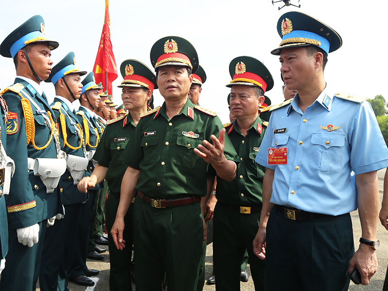 Đại tướng Nguyễn Tân Cương chủ trì Tổng hợp luyện diễu binh, diễu hành Kỷ niệm 50 năm Ngày giải phóng miền Nam, thống nhất đất nước