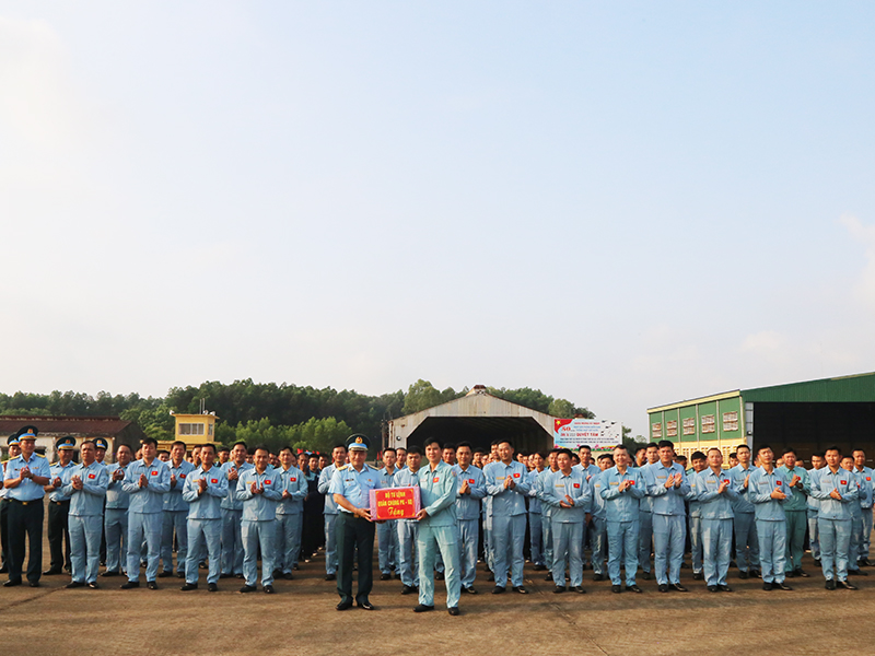 Trung tướng Nguyễn Văn Hiền kiểm tra thực hiện nhiệm vụ A50 của Bộ đội Phòng không - Không quân