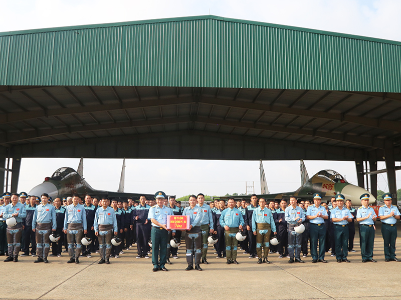 Trung tướng Nguyễn Văn Hiền kiểm tra thực hiện nhiệm vụ A50 của Bộ đội Phòng không - Không quân