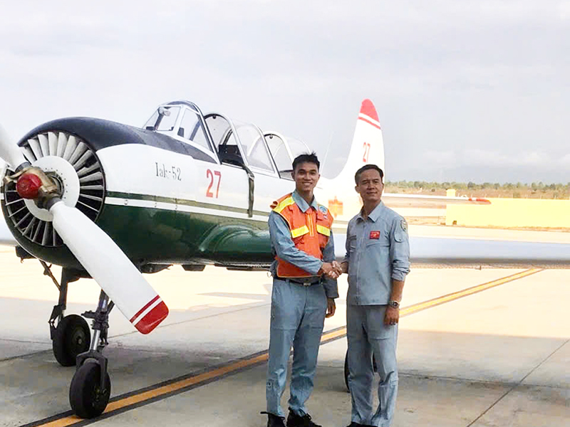 Trung đoàn 920, Trường Sĩ quan Không quân tổ chức thành công ban bay thả đơn học viên trên máy bay Yak-52.