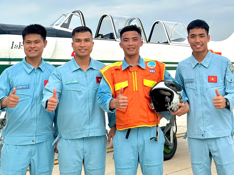 Trung đoàn 920, Trường Sĩ quan Không quân tổ chức thành công ban bay thả đơn học viên trên máy bay Yak-52.