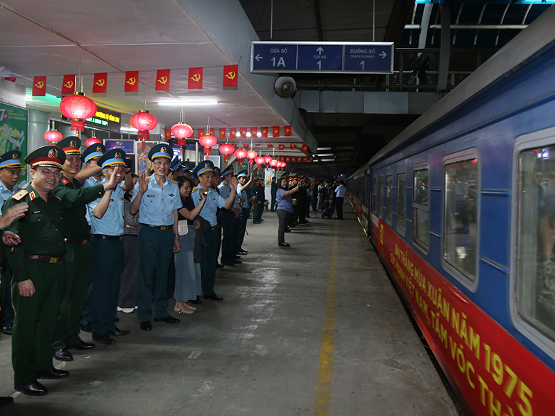Quân chủng Phòng không - Không quân giao nhiệm vụ cơ động lực lượng, phương tiện tham gia Lễ kỷ niệm 50 năm Ngày giải phóng Miền Nam, thống nhất đất nước