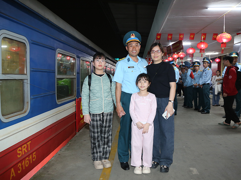 Quân chủng Phòng không - Không quân giao nhiệm vụ cơ động lực lượng, phương tiện tham gia Lễ kỷ niệm 50 năm Ngày giải phóng Miền Nam, thống nhất đất nước