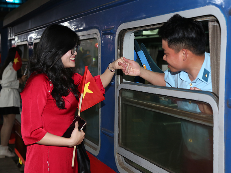 Quân chủng Phòng không - Không quân giao nhiệm vụ cơ động lực lượng, phương tiện tham gia Lễ kỷ niệm 50 năm Ngày giải phóng Miền Nam, thống nhất đất nước
