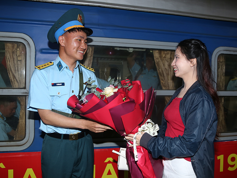 Quân chủng Phòng không - Không quân giao nhiệm vụ cơ động lực lượng, phương tiện tham gia Lễ kỷ niệm 50 năm Ngày giải phóng Miền Nam, thống nhất đất nước