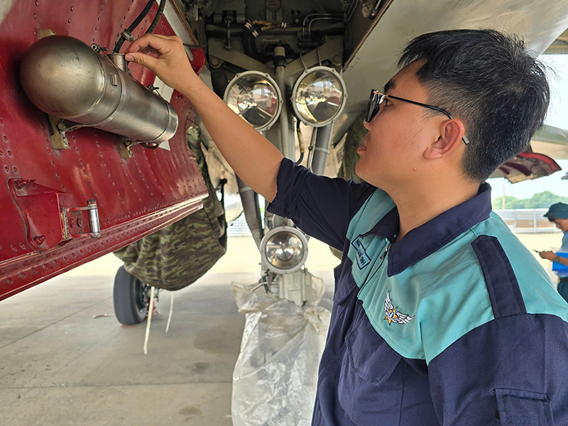 Vinh dự, tự hào, bay trong Ngày hội thống nhất non sông