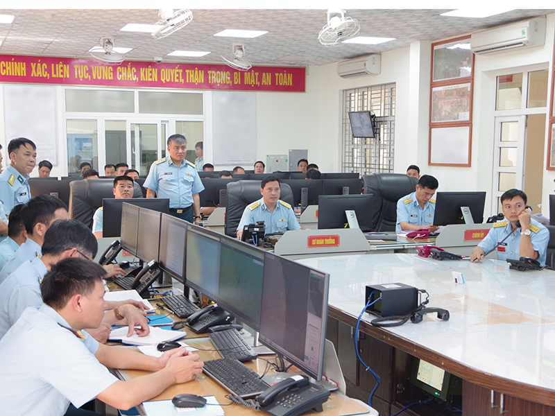 Quân chủng Phòng không - Không quân kiểm tra huấn luyện, sẵn sàng chiến đấu và công tác cải cách hành chính, chuyển đổi số tại Sư đoàn 372 và Sư đoàn 375