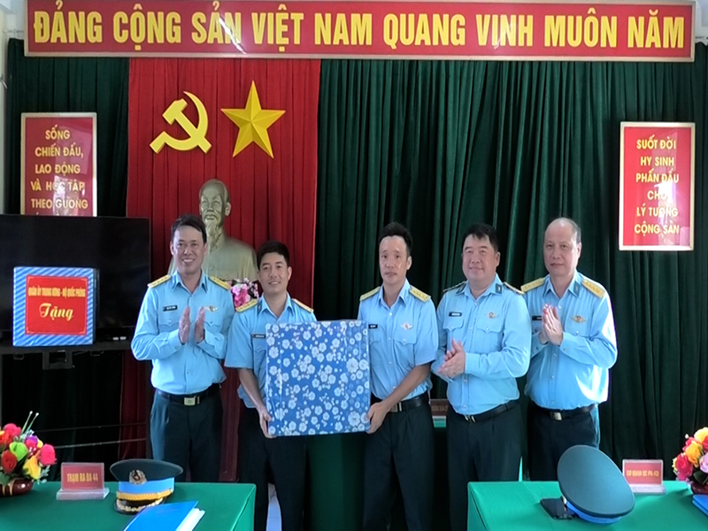 Đoàn công tác Tổng cục Chính trị thăm, kiểm tra tại quần đảo Trường Sa, Nhà giàn DK1