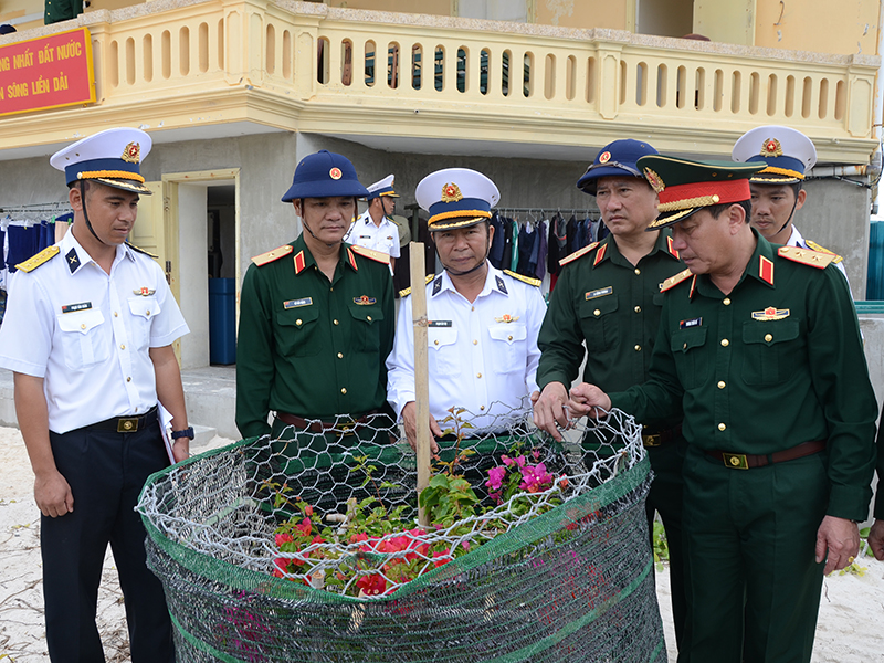 Đoàn công tác Tổng cục Chính trị thăm, kiểm tra tại quần đảo Trường Sa, Nhà giàn DK1