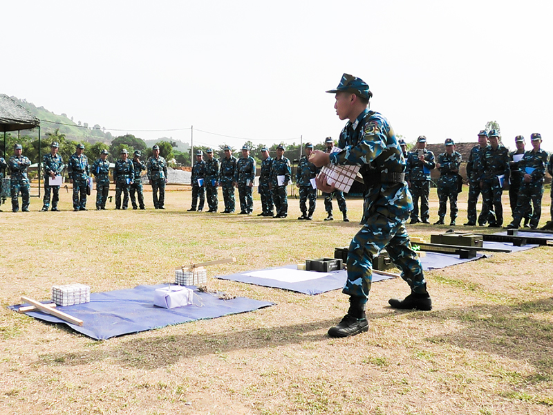 Quân chủng Phòng không - Không quân tập huấn tổ chức, phương pháp huấn luyện và kiểm tra “3 tiếng nổ” cho chiến sĩ mới năm 2025