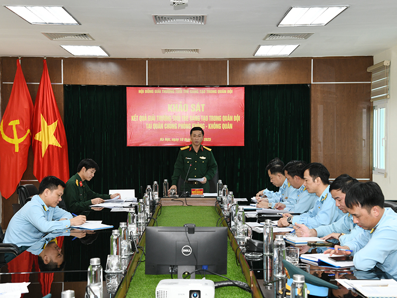 Hội đồng Giải thưởng Tuổi trẻ sáng tạo trong Quân đội khảo sát tại Quân chủng Phòng không - Không quân