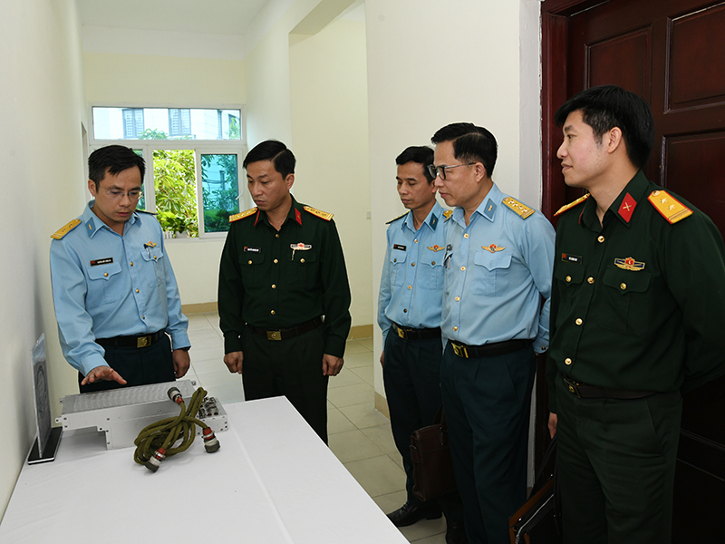 Hội đồng Giải thưởng Tuổi trẻ sáng tạo trong Quân đội khảo sát tại Quân chủng Phòng không - Không quân
