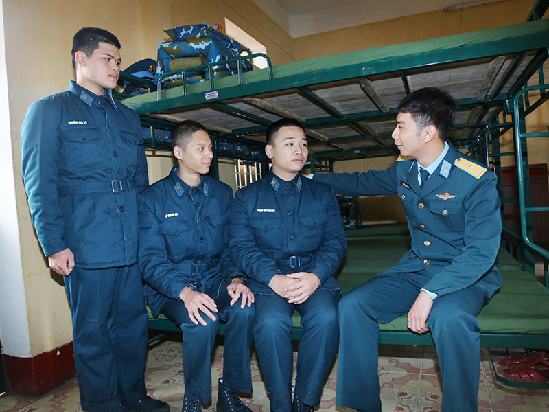 Quan tâm, gần gũi với chiến sĩ mới