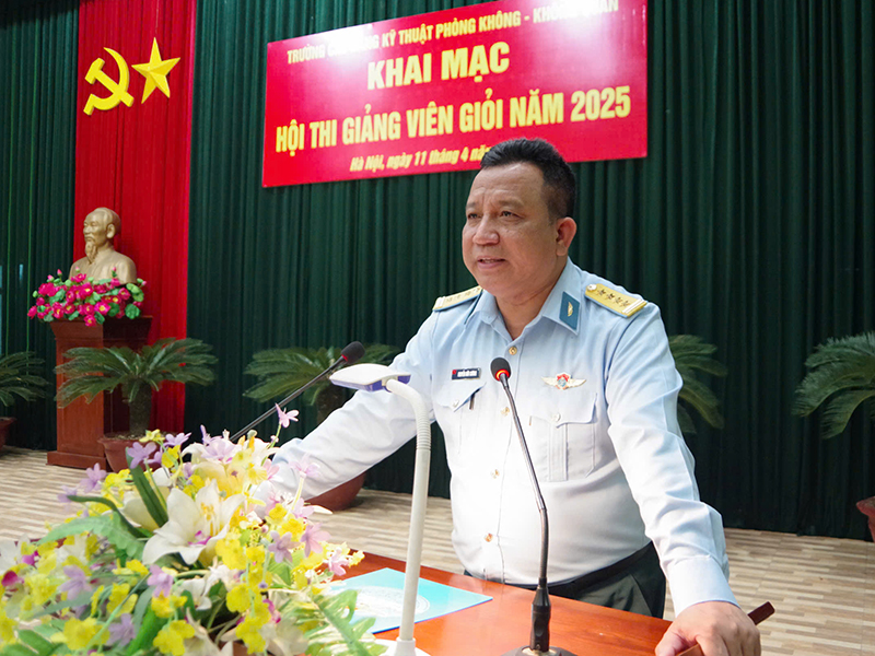 Trường Cao đẳng Kỹ thuật Phòng không - Không quân bế mạc Hội thi giảng viên giỏi năm 2025