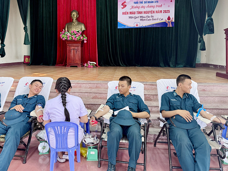 Tuổi trẻ Sư đoàn 375 hưởng ứng chương trình hiến máu tình nguyện năm 2025