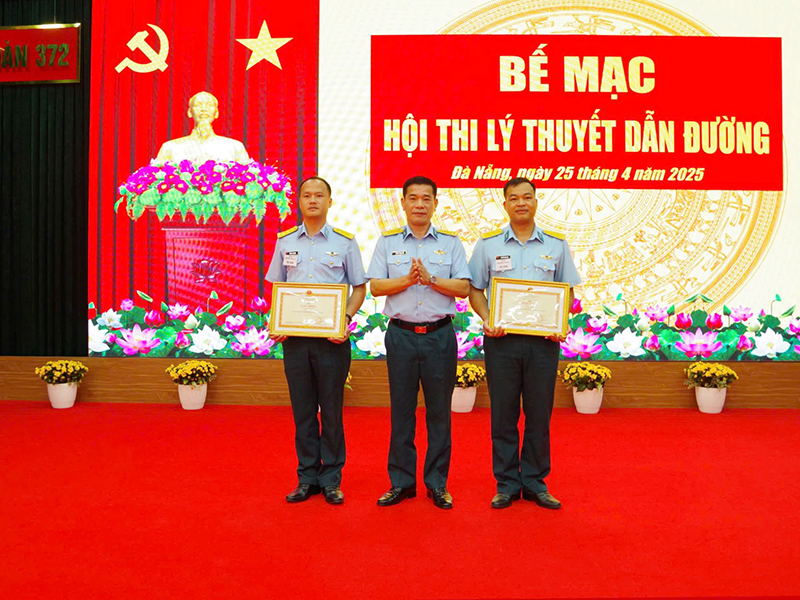 Sư đoàn 372 tổ chức Hội thi Lý thuyết Dẫn đường năm 2025