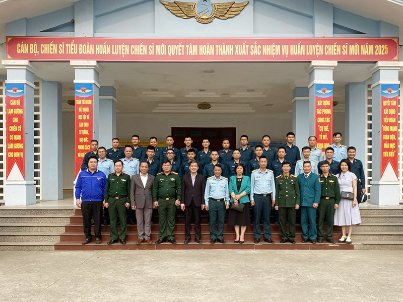 Đoàn quận ủy Hoàn Kiếm, TP Hà Nội thăm Tiểu đoàn Huấn luyện chiến sĩ mới Sư đoàn 371