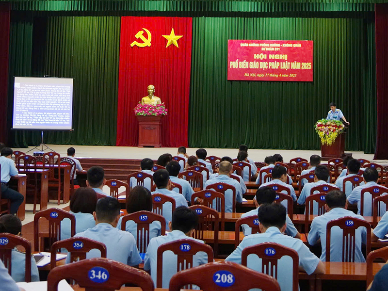 Phòng Điều tra hình sự Quân chủng Phòng không - Không quân tổ chức Hội nghị tuyên truyền, phổ biến giáo dục pháp luật năm 2025 tại Sư đoàn 371