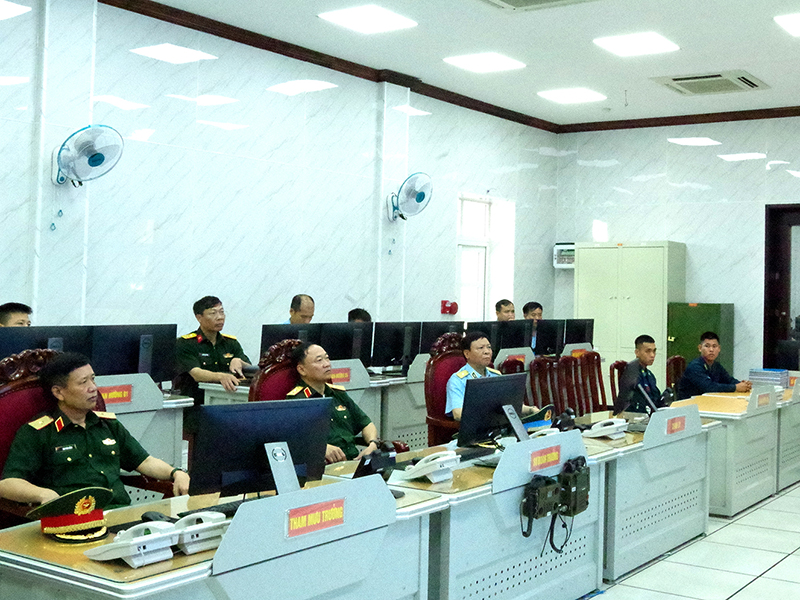 Bộ Quốc phòng kiểm tra sẵn sàng chiến đấu tại Sư đoàn 377