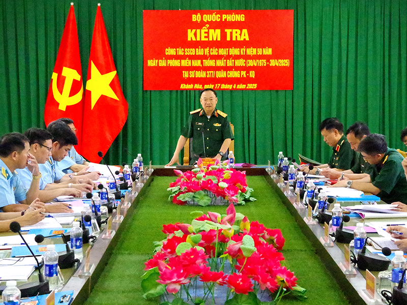 Bộ Quốc phòng kiểm tra sẵn sàng chiến đấu tại Sư đoàn 377