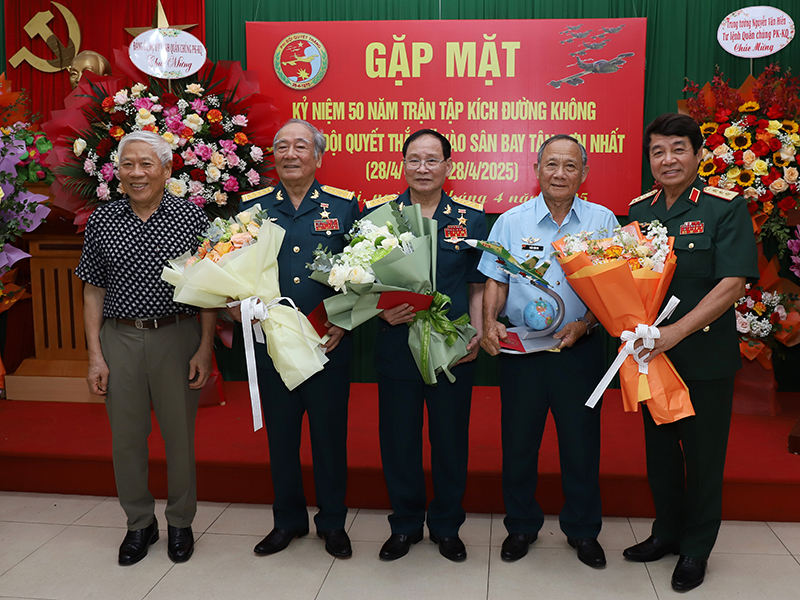 Gặp mặt kỷ niệm 50 năm Trận tập kích đường không của Phi đội Quyết thắng vào sân bay Tân Sơn Nhất (28-4-1975/28-4-2025)
