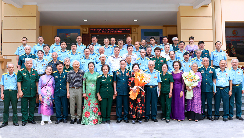Gặp mặt kỷ niệm 50 năm Trận tập kích đường không của Phi đội Quyết thắng vào sân bay Tân Sơn Nhất (28-4-1975/28-4-2025)