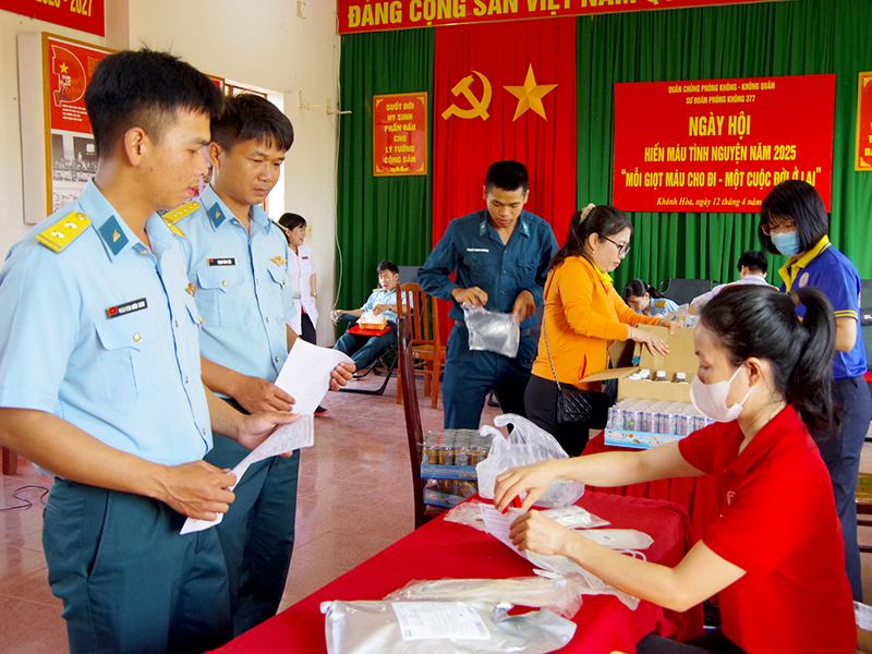 Sư đoàn 377 tổ chức Ngày hội hiến máu tình nguyện năm 2025