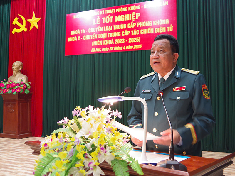 Trường Cao đẳng Kỹ thuật Phòng không - Không quân tổ chức Lễ tốt nghiệp Khóa 14 - Chuyển loại trung cấp Phòng không và Khóa 2 - Chuyển loại trung cấp Tác chiến điện tử