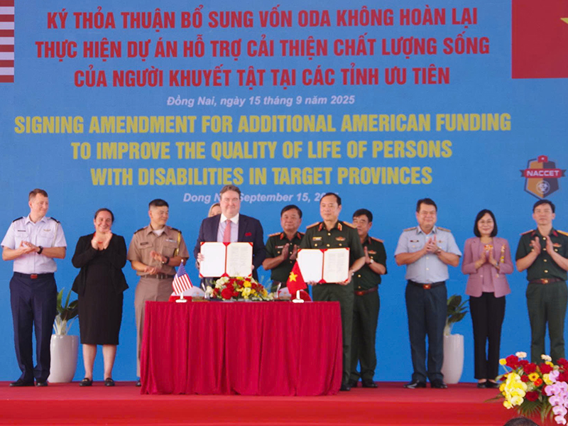 Bàn giao mặt bằng đất sạch và khởi công, ký kết nhiều dự án công nghệ hỗ trợ xử lý dioxin tại khu vực sân bay Biên Hòa