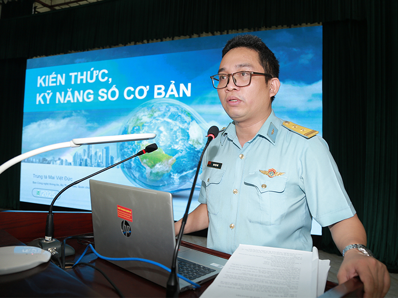 Bộ Tham mưu Phòng không - Không quân huấn luyện công tác công nghệ thông tin, chuyển đổi số và triển khai Phong trào “Bình dân học vụ số” năm 2025