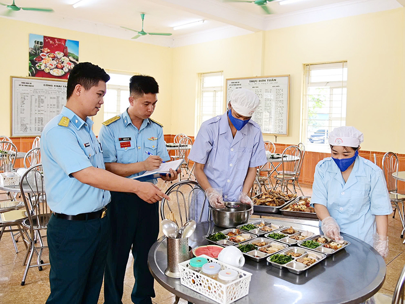 Nâng cao chất lượng bữa ăn, bảo đảm an toàn thực phẩm